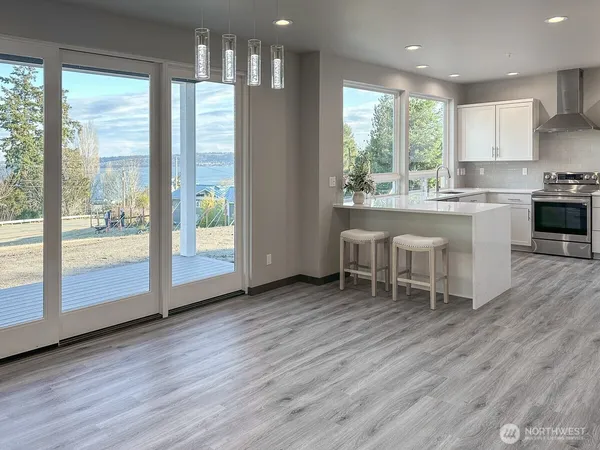 $2,200 | 6441 Humphrey Road, Unit 3, Clinton, WA 98236