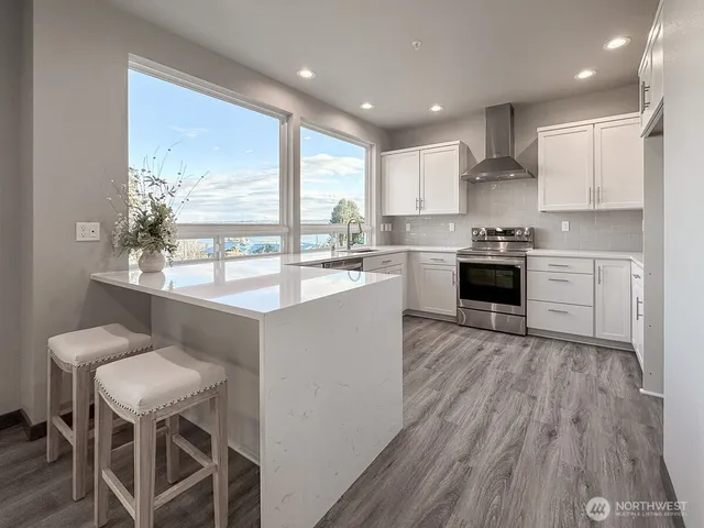 $2,200 | 6441 Humphrey Road, Unit 3, Clinton, WA 98236