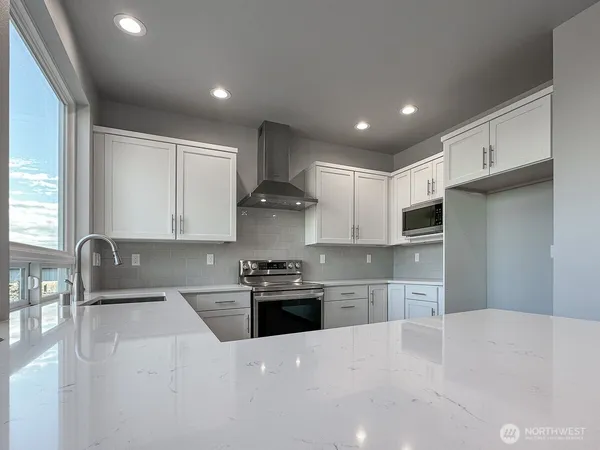 $2,200 | 6441 Humphrey Road, Unit 3, Clinton, WA 98236