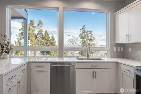 $2,200 | 6441 Humphrey Road, Unit 3, Clinton, WA 98236