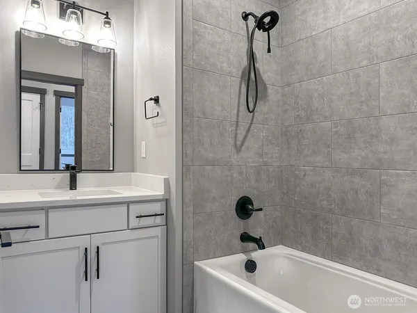 $2,200 | 6441 Humphrey Road, Unit 3, Clinton, WA 98236