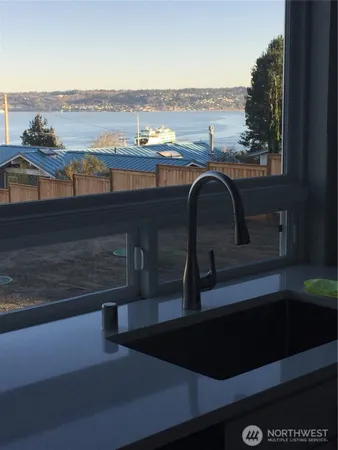 $2,200 | 6441 Humphrey Road, Unit 3, Clinton, WA 98236