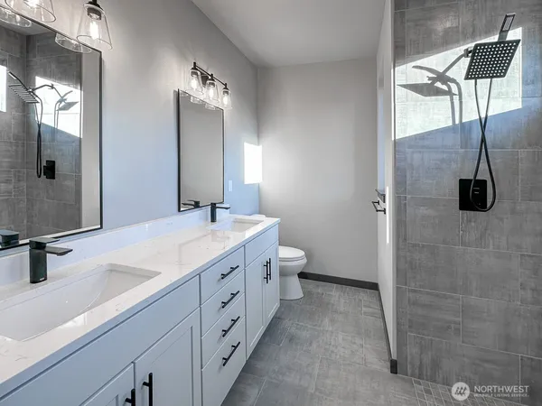 $2,200 | 6441 Humphrey Road, Unit 3, Clinton, WA 98236