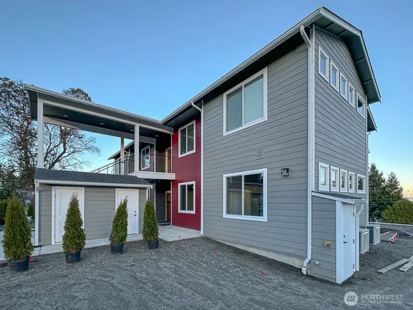 $2,200 | 6441 Humphrey Road, Unit 3, Clinton, WA 98236