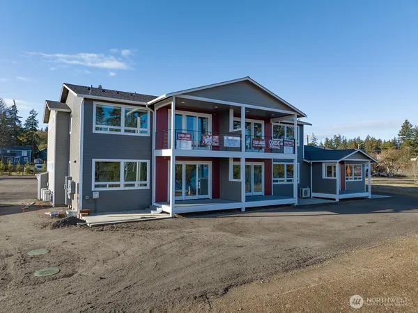 $2,200 | 6441 Humphrey Road, Unit 3, Clinton, WA 98236