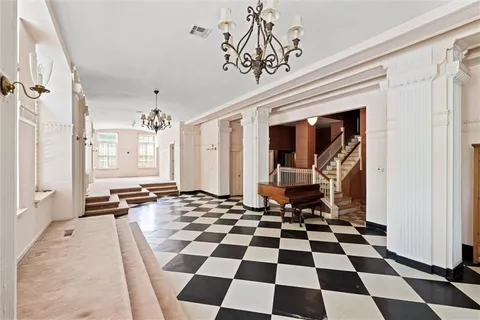 $350,000 | 4618 Warwick Boulevard, Unit 1H, Kansas City, MO 64112