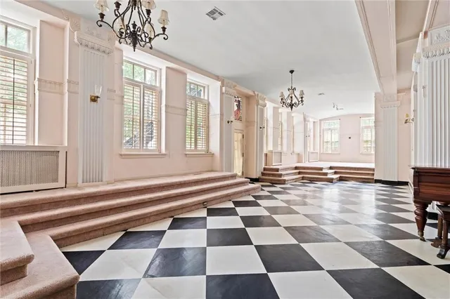 $350,000 | 4618 Warwick Boulevard, Unit 1H, Kansas City, MO 64112