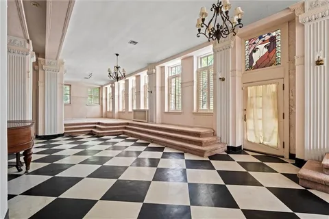 $350,000 | 4618 Warwick Boulevard, Unit 1H, Kansas City, MO 64112