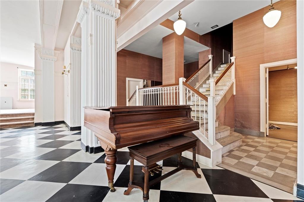 4618 Warwick Boulevard, Unit 1H Kansas City, MO 64112 - Photo 13 of 38