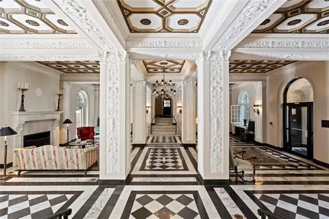 $335,000 | 4618 Warwick Boulevard, Unit 1H, Kansas City, MO 64112