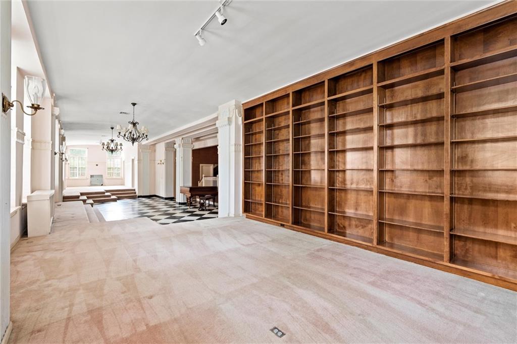 4618 Warwick Boulevard, Unit 1H Kansas City, MO 64112 - Photo 14 of 38