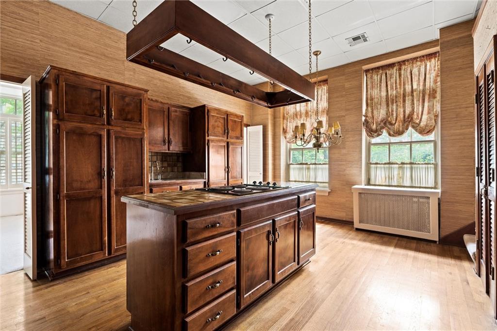 4618 Warwick Boulevard, Unit 1H Kansas City, MO 64112 - Photo 18 of 38