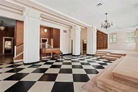 $350,000 | 4618 Warwick Boulevard, Unit 1H, Kansas City, MO 64112