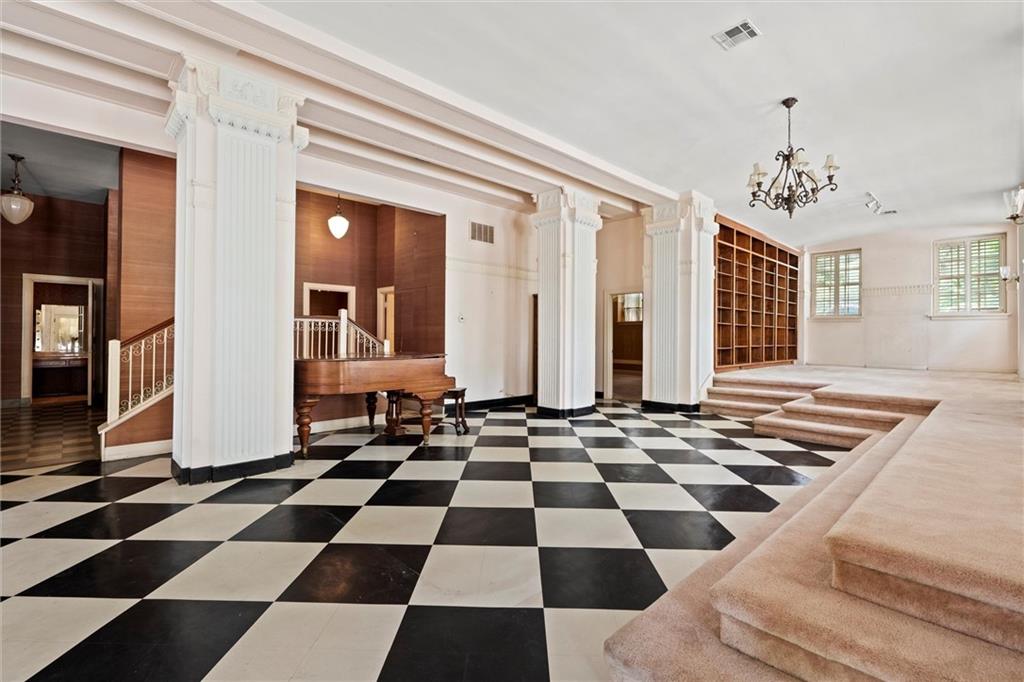 4618 Warwick Boulevard, Unit 1H Kansas City, MO 64112 - Photo 2 of 38