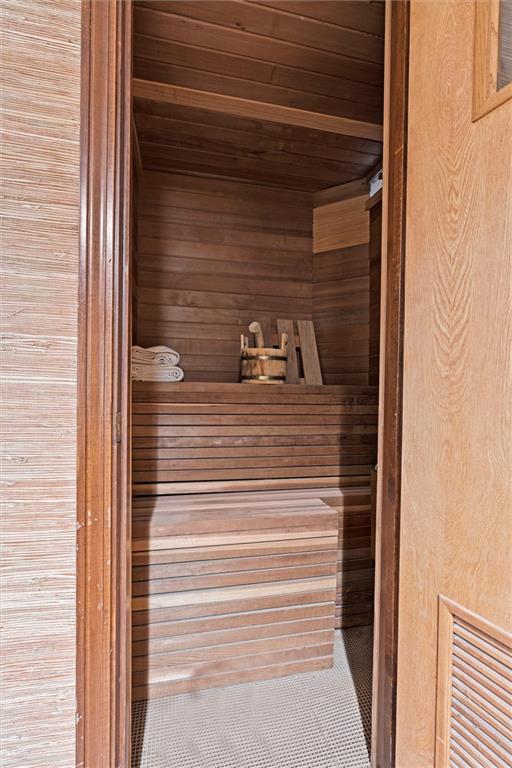 4618 Warwick Boulevard, Unit 1H Kansas City, MO 64112 - Photo 25 of 38