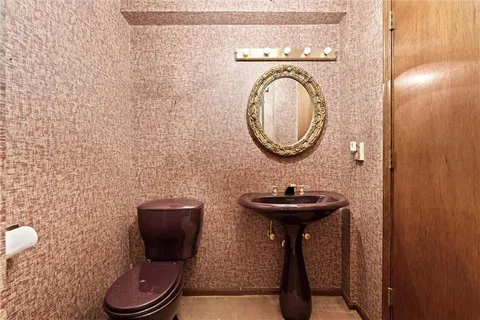 $335,000 | 4618 Warwick Boulevard, Unit 1H, Kansas City, MO 64112