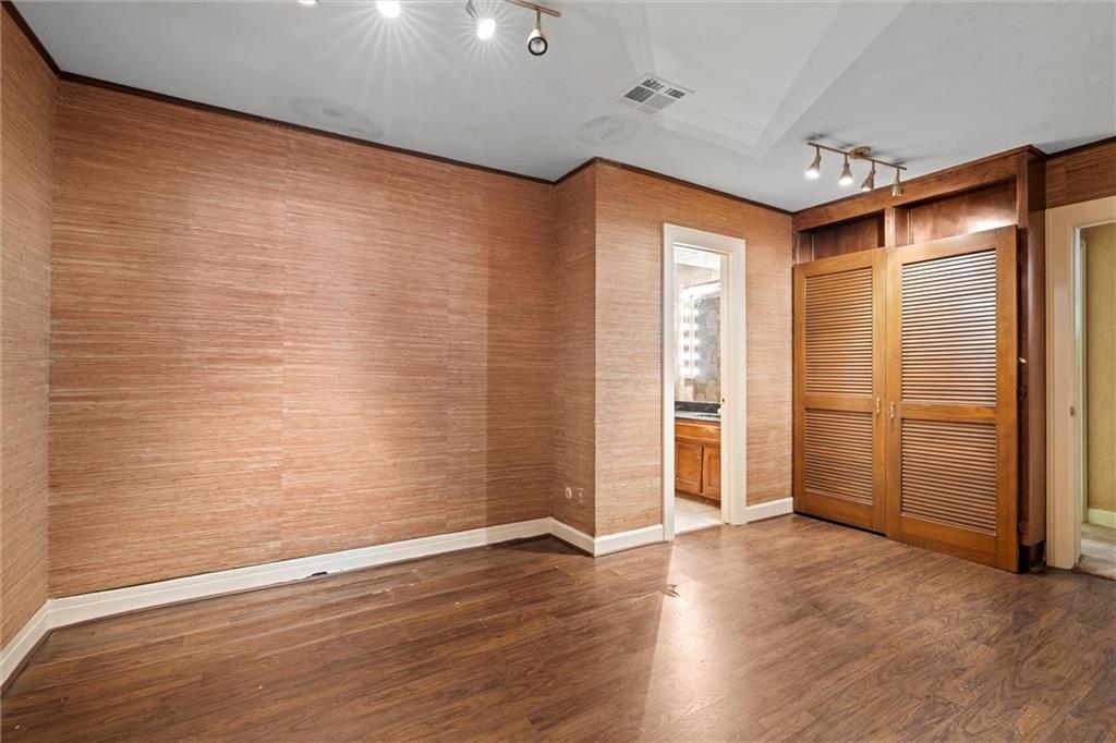 4618 Warwick Boulevard, Unit 1H Kansas City, MO 64112 - Photo 28 of 38