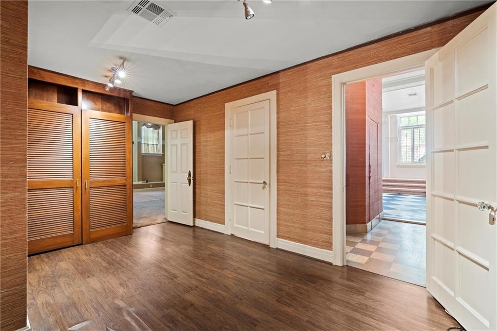 4618 Warwick Boulevard, Unit 1H Kansas City, MO 64112 - Photo 29 of 38