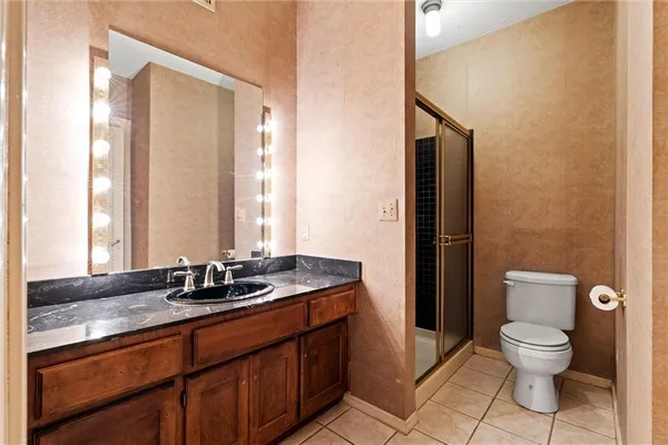 $335,000 | 4618 Warwick Boulevard, Unit 1H, Kansas City, MO 64112