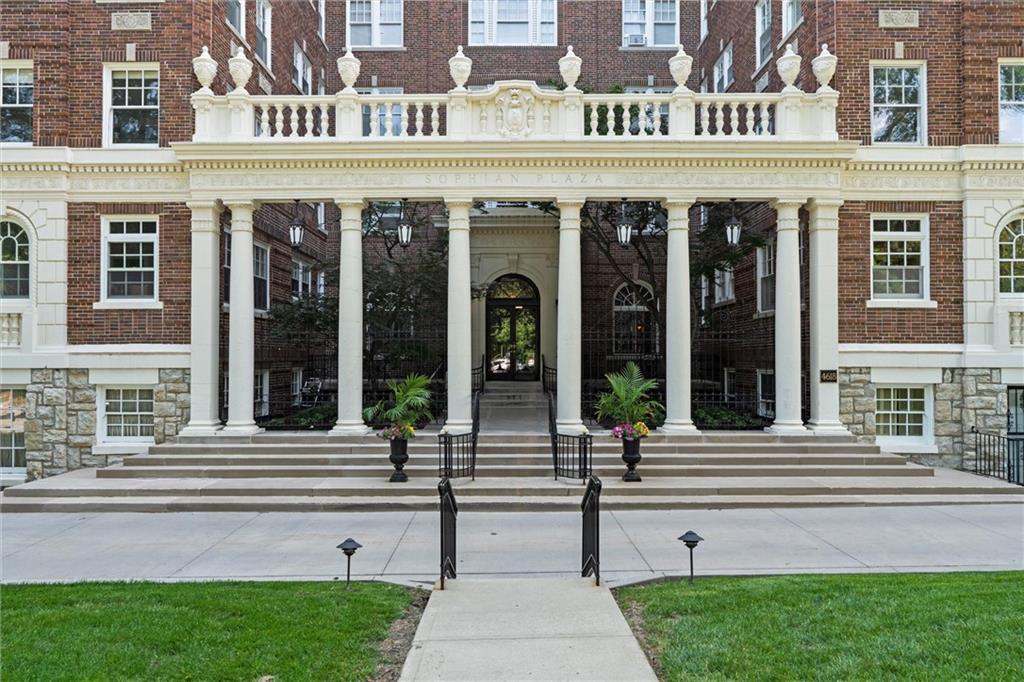 4618 Warwick Boulevard, Unit 1H Kansas City, MO 64112 - Photo 3 of 38