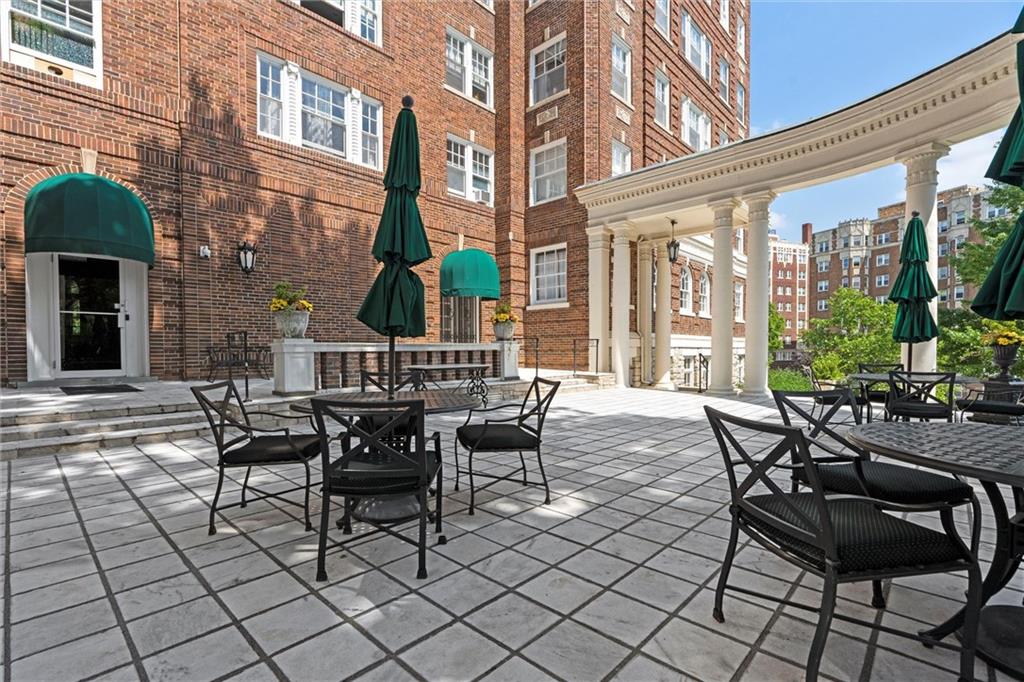 4618 Warwick Boulevard, Unit 1H Kansas City, MO 64112 - Photo 32 of 38