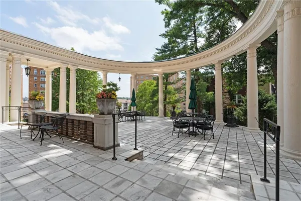 $335,000 | 4618 Warwick Boulevard, Unit 1H, Kansas City, MO 64112
