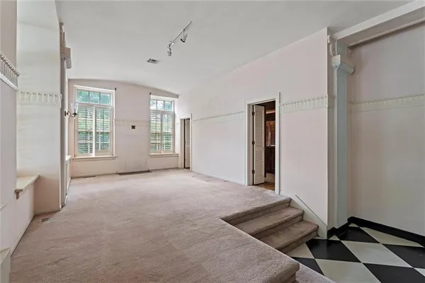 $335,000 | 4618 Warwick Boulevard, Unit 1H, Kansas City, MO 64112