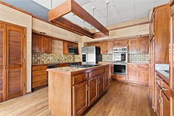 $335,000 | 4618 Warwick Boulevard, Unit 1H, Kansas City, MO 64112
