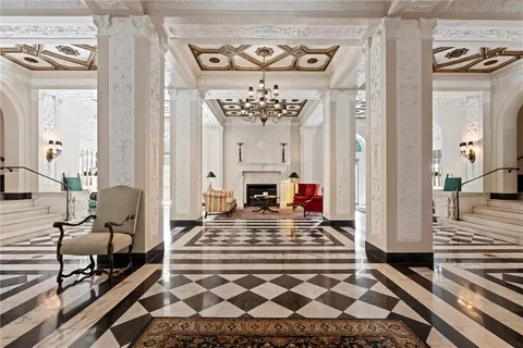 $350,000 | 4618 Warwick Boulevard, Unit 1H, Kansas City, MO 64112