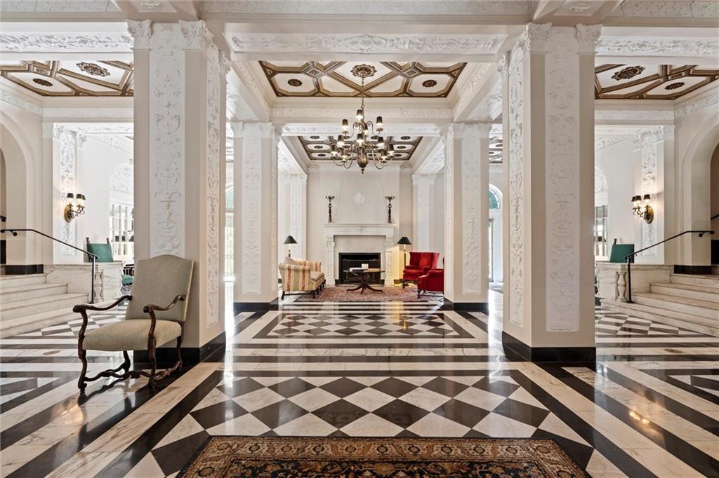 4618 Warwick Boulevard, Unit 1H Kansas City, MO 64112 - Photo 8 of 38