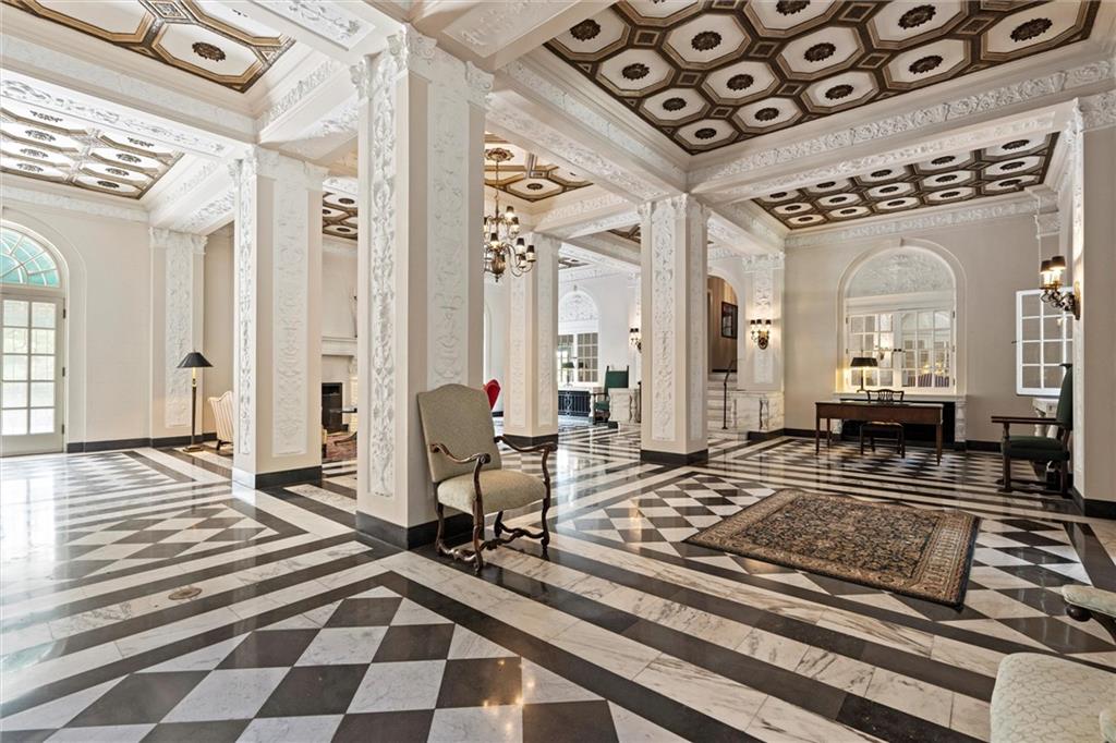 4618 Warwick Boulevard, Unit 1H Kansas City, MO 64112 - Photo 9 of 38