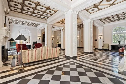 $350,000 | 4618 Warwick Boulevard, Unit 1H, Kansas City, MO 64112