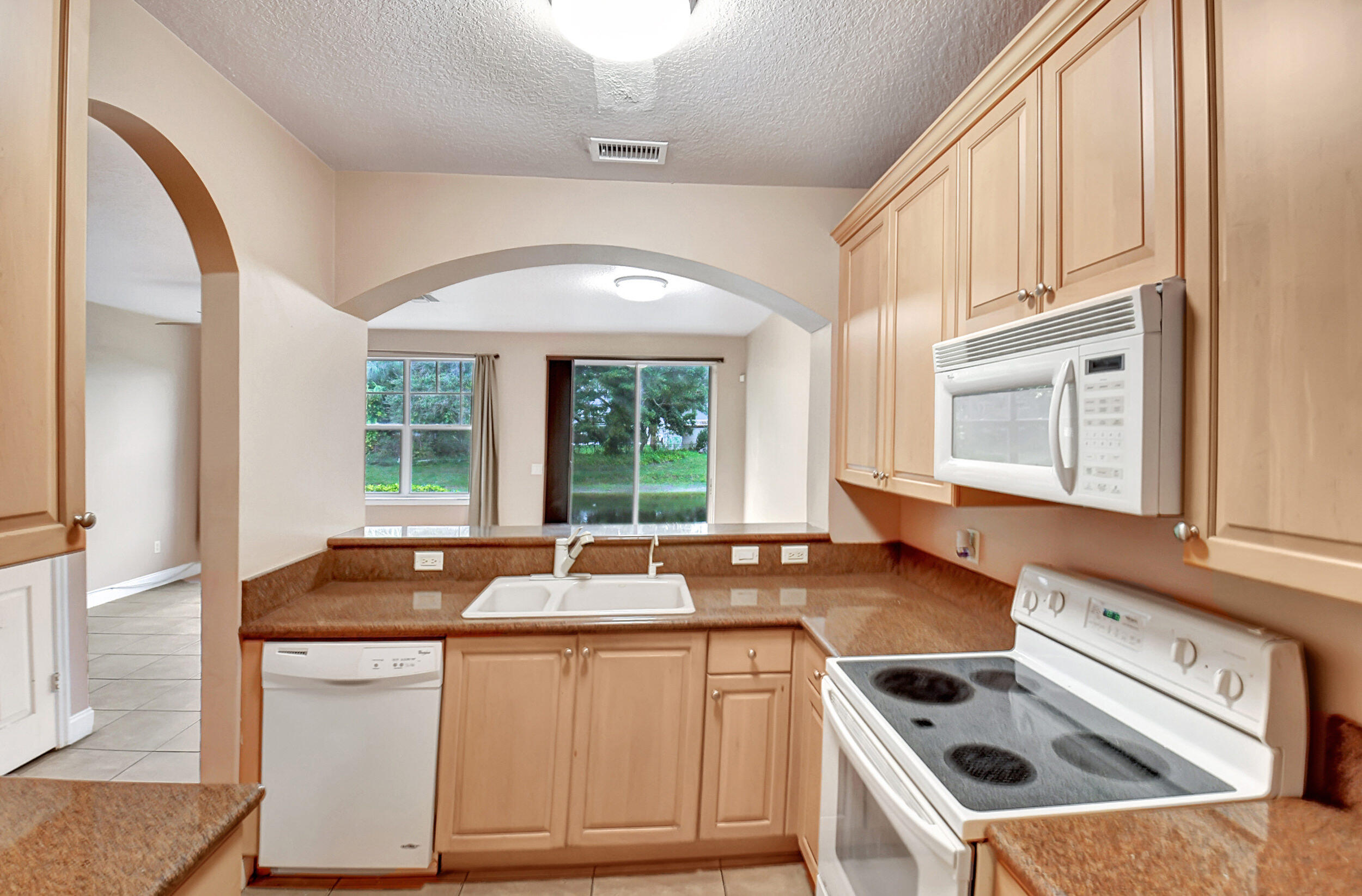 150 Coconut Key Lane Delray Beach, FL 33484 - Photo 23 of 42 Kitchen