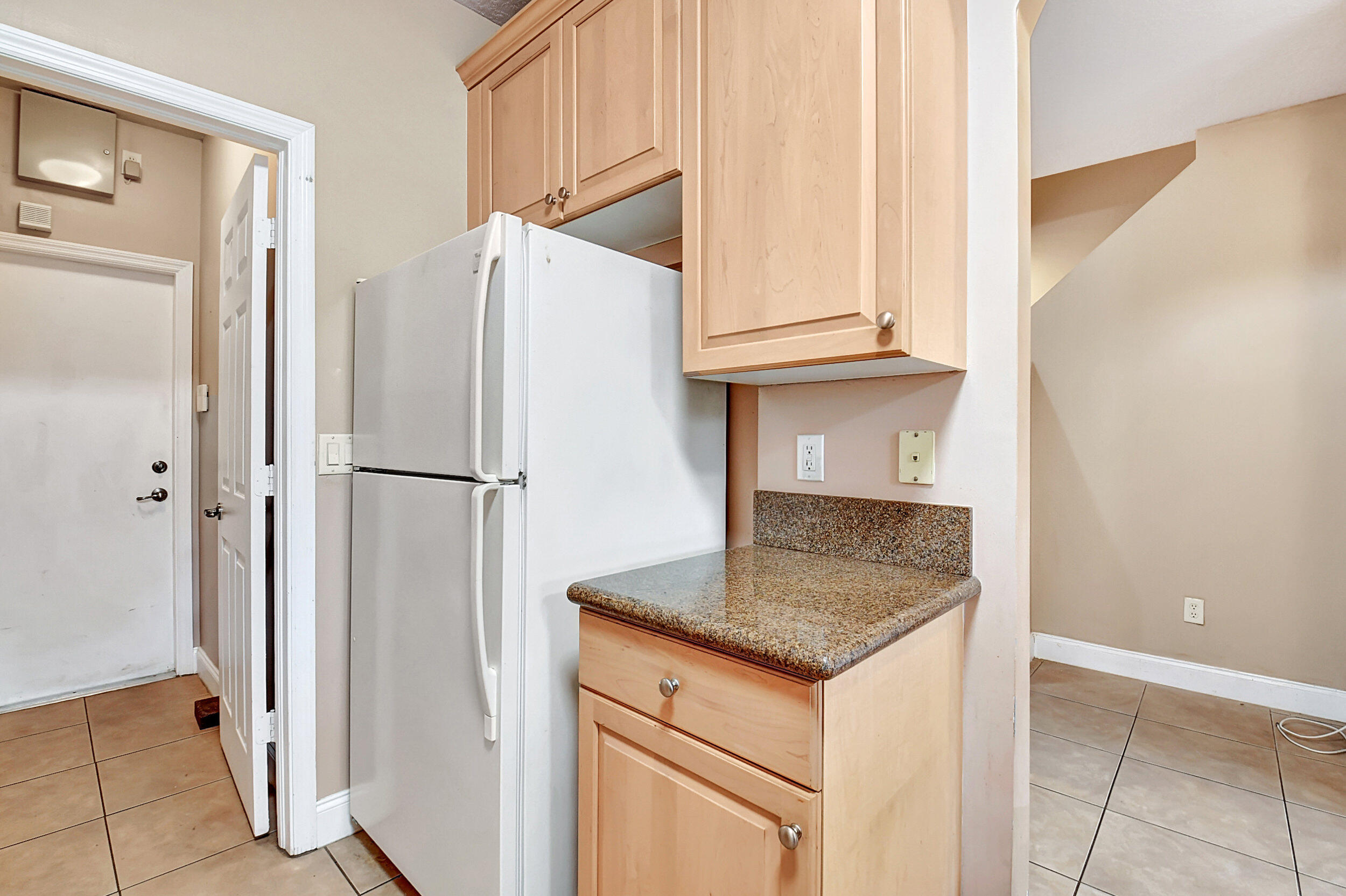 150 Coconut Key Lane Delray Beach, FL 33484 - Photo 26 of 42 Kitchen/Laundry