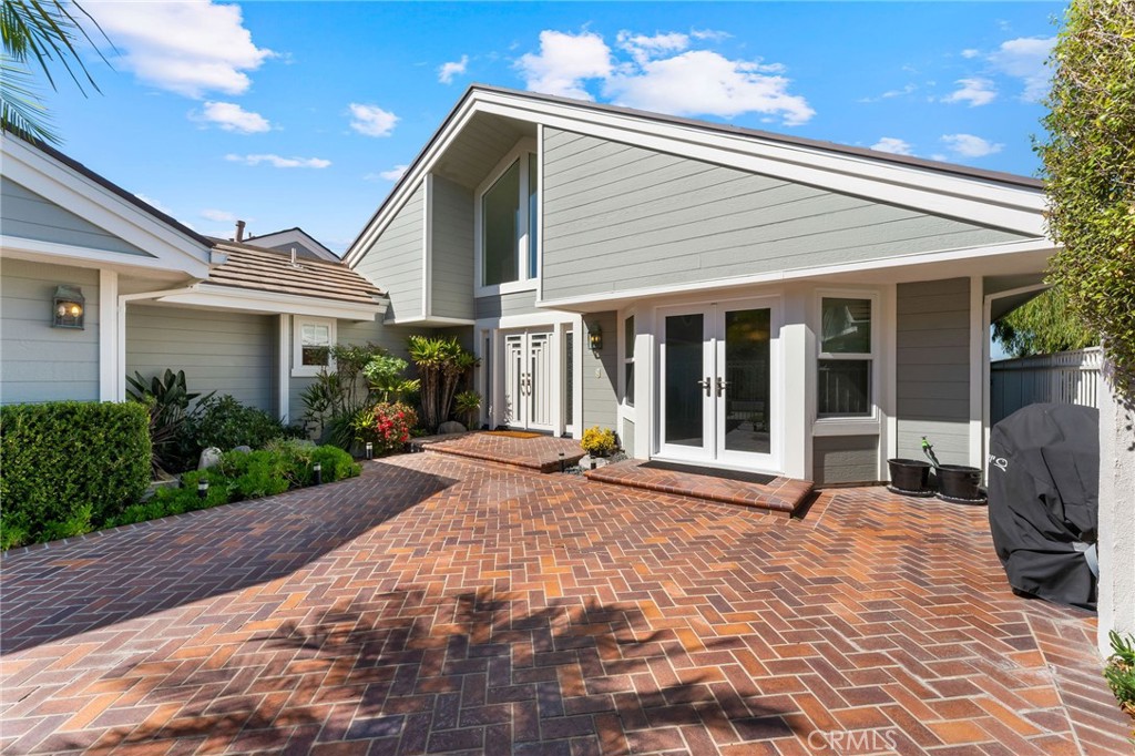 21 Centaurus Irvine, CA 92603 - Photo 3 of 65 a view of house with chair and tables in patio