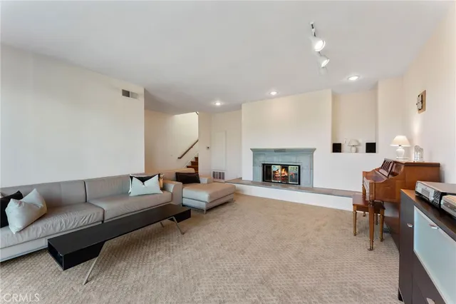 $2,800,000 | 21 Centaurus, Irvine, CA 92603