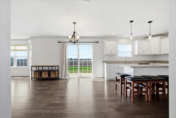 $389,500 | 1040 Homestead Drive, Bloomington, IL 61705