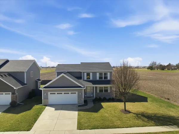 $389,500 | 1040 Homestead Drive, Bloomington, IL 61705