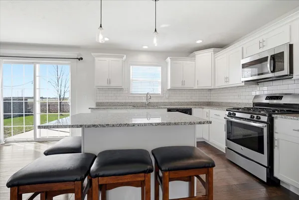 $389,500 | 1040 Homestead Drive, Bloomington, IL 61705