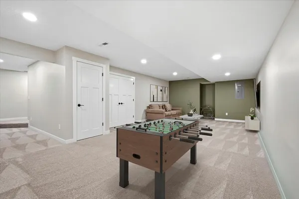 $389,500 | 1040 Homestead Drive, Bloomington, IL 61705