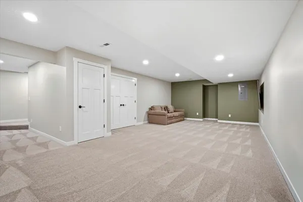 $389,500 | 1040 Homestead Drive, Bloomington, IL 61705