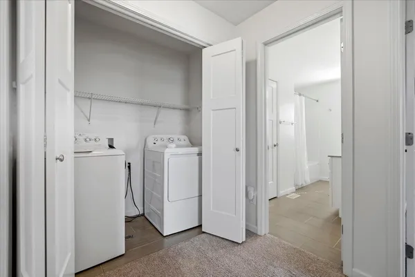 $389,500 | 1040 Homestead Drive, Bloomington, IL 61705