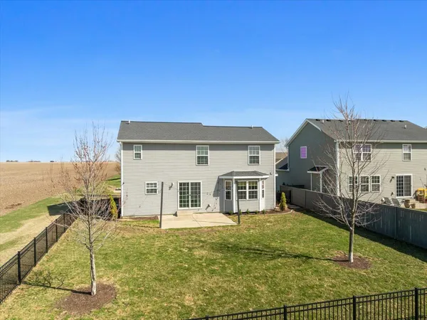 $389,500 | 1040 Homestead Drive, Bloomington, IL 61705