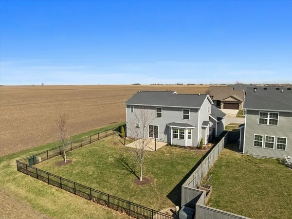 $389,500 | 1040 Homestead Drive, Bloomington, IL 61705