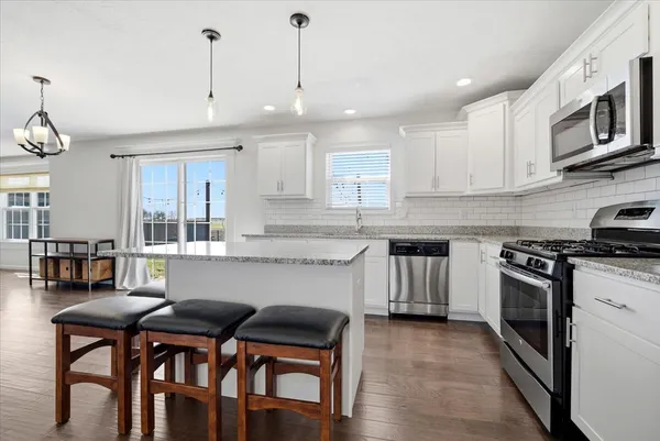 $389,500 | 1040 Homestead Drive, Bloomington, IL 61705