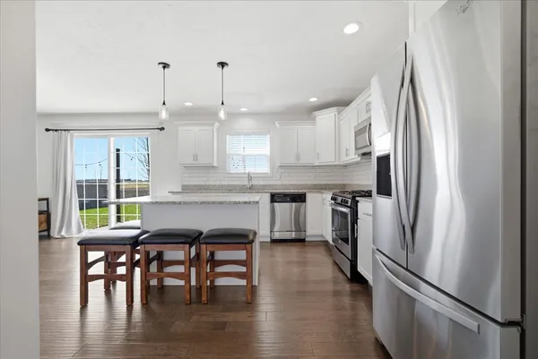 $389,500 | 1040 Homestead Drive, Bloomington, IL 61705