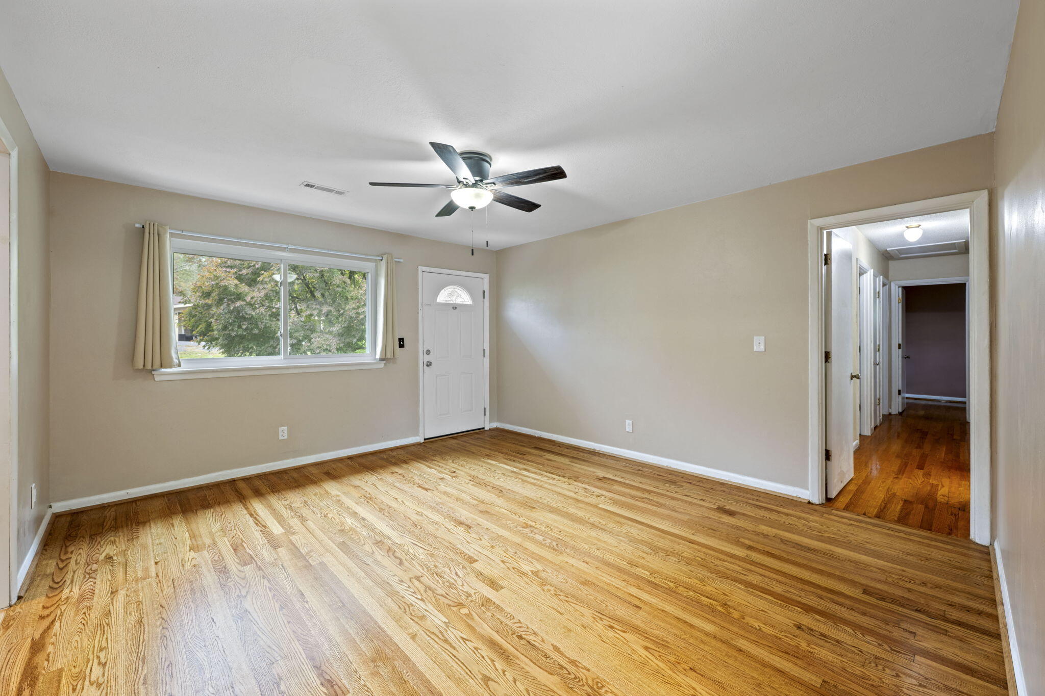 3624 Premium Drive Chattanooga, TN 37415 - Photo 6 of 58 40-web-or-mls-DSC_6660