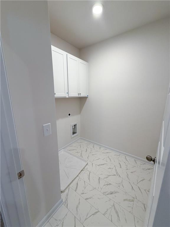 145 Red Oak Lane Calhoun, GA 30701 - Photo 9 of 18 a view of bathroom