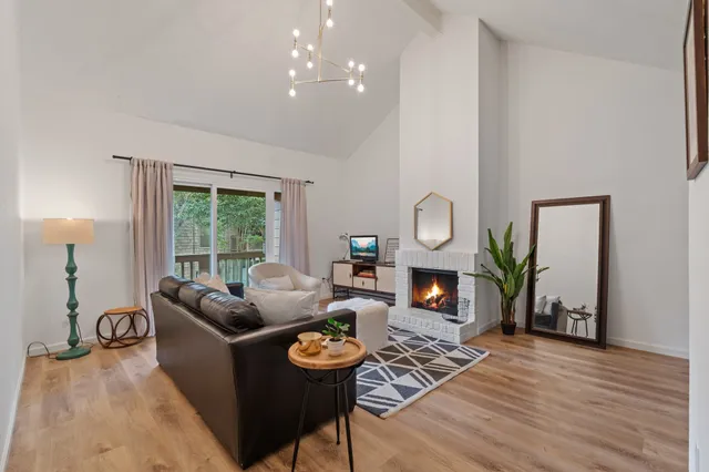 $143,000 | 2100 Tanglewilde Street, Unit 422, Houston, TX 77063