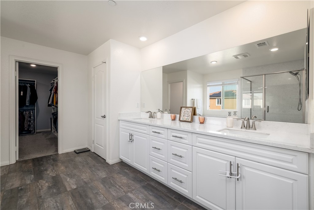 30538 Oasis Road Murrieta, CA 92563 - Photo 15 of 29 Master Bathroom with dual sinks